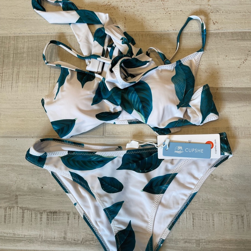New with tags Cupshe Fresh Leaves two-piece size small